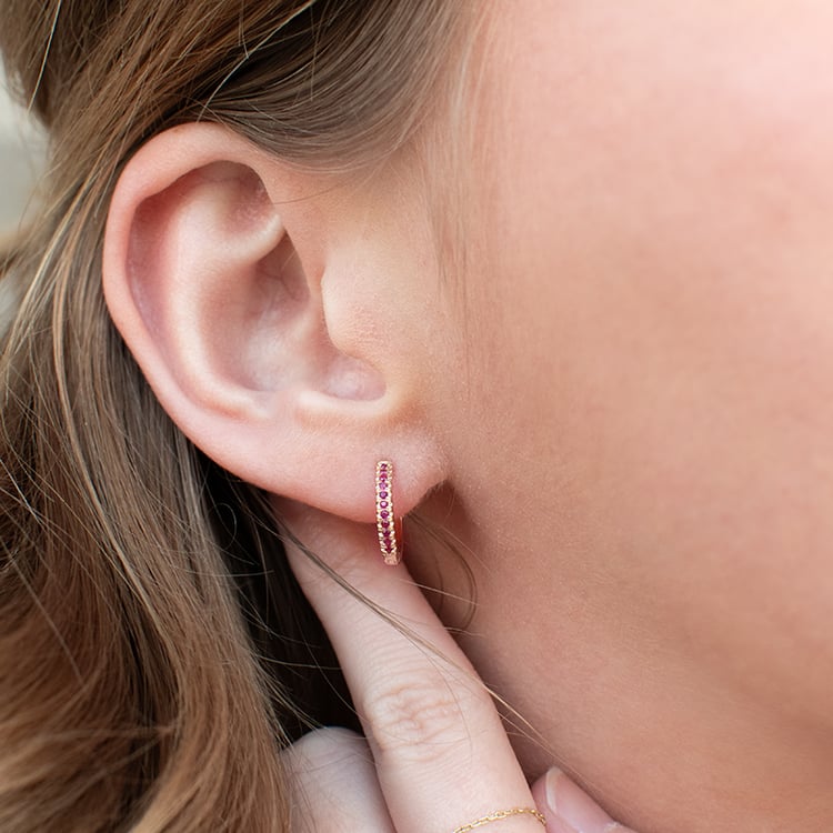 Kruhové náušnice s rubínmi Carolin 135894