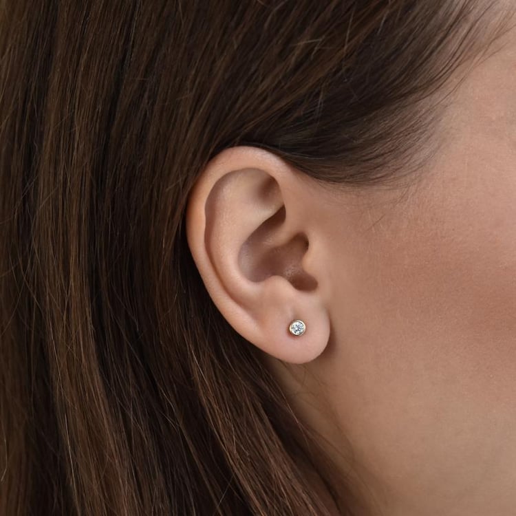 Strieborné minimalistické bezel náušnice s diamantmi Viosa 102878