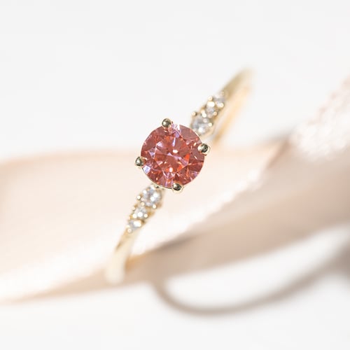 Zásnubný prsteň s certifikovaným fancy pink lab-grown diamantom Elise
