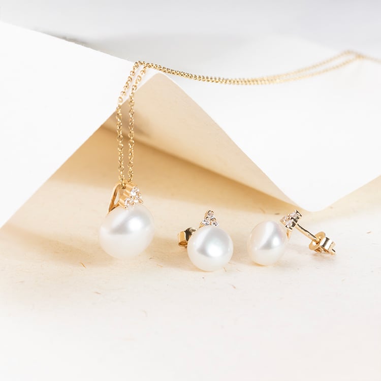 Romantický zlatý prívesok s perlou a zirkónmi Megyn 147432