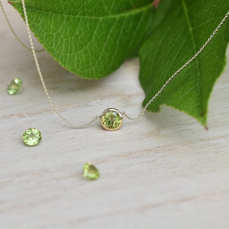 Strieborný náhrdelník s olivínom Hadley 103875