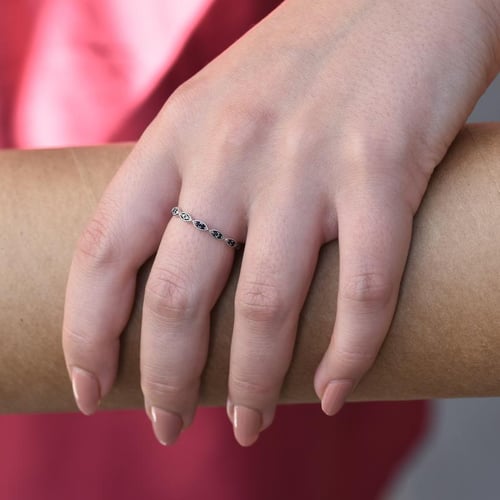 Nežný eternity prsteň zo zlata s čiernymi diamantmi Jelani