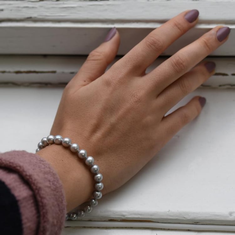 Strieborný náramok so sivými perlami Keelin 50150