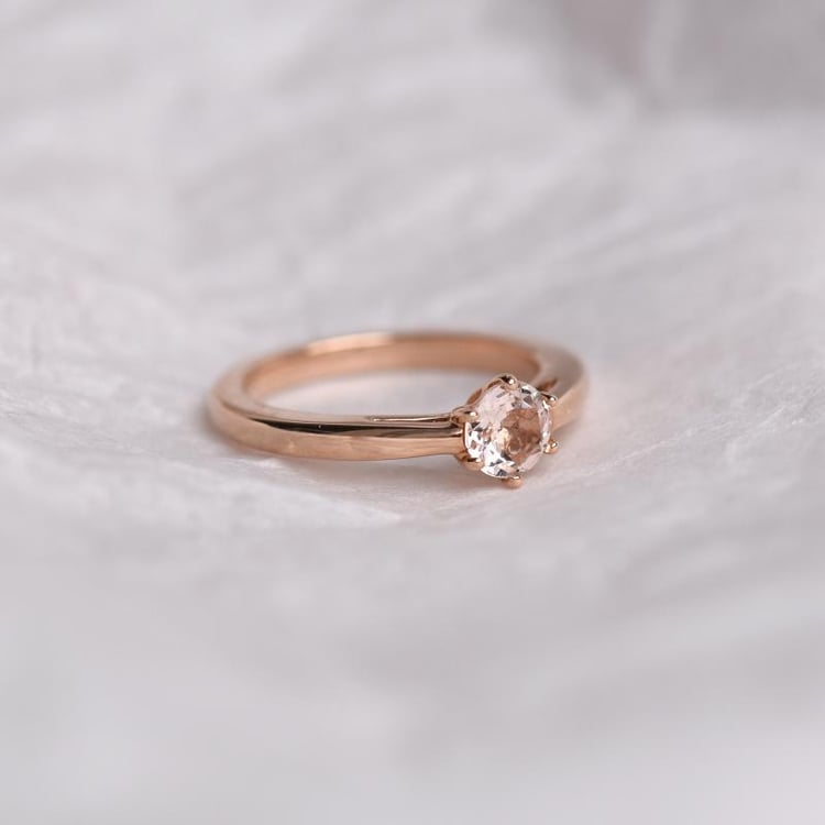 Zlatý zásnubný prsteň s morganitom 48676