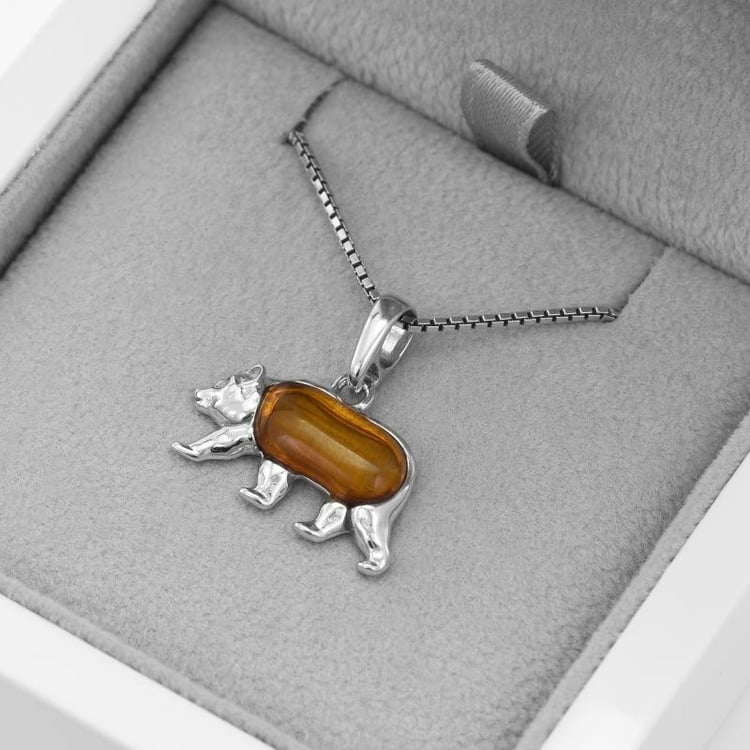 Jantárový medveď v prívesku 52065