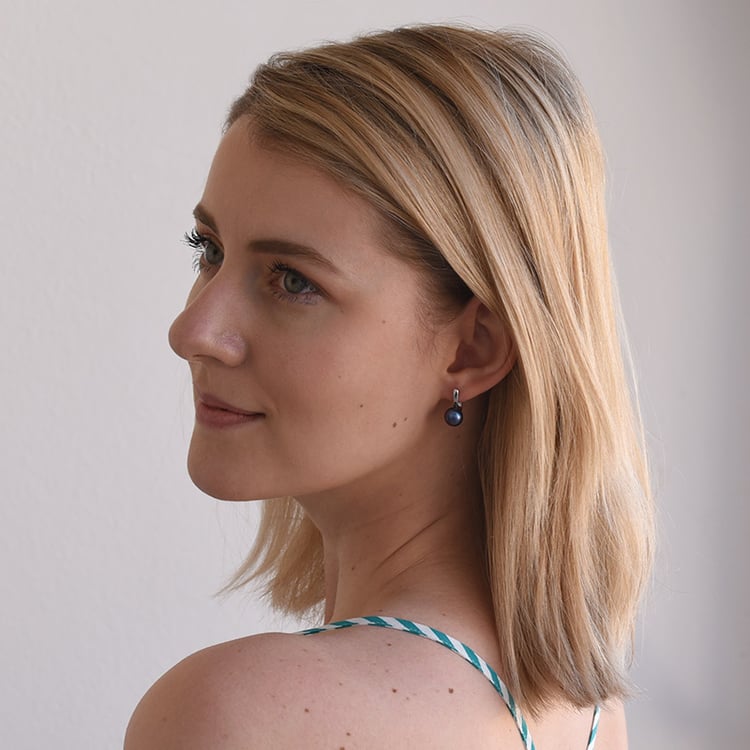 Náušnice s čiernymi perlami 65629