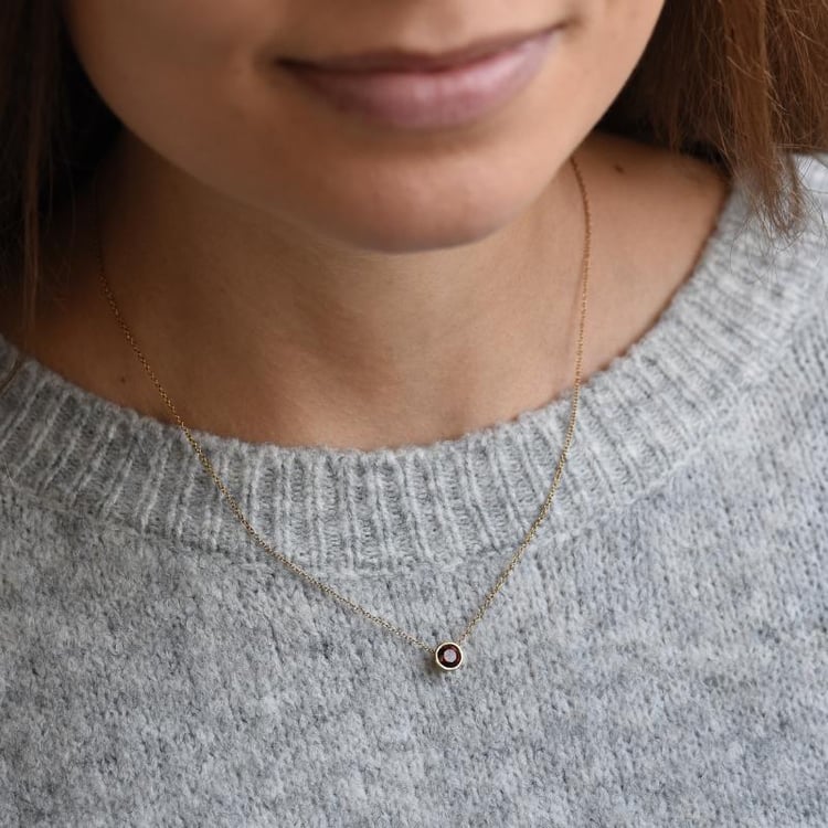 Zlatý náhrdelník s granátom 50059