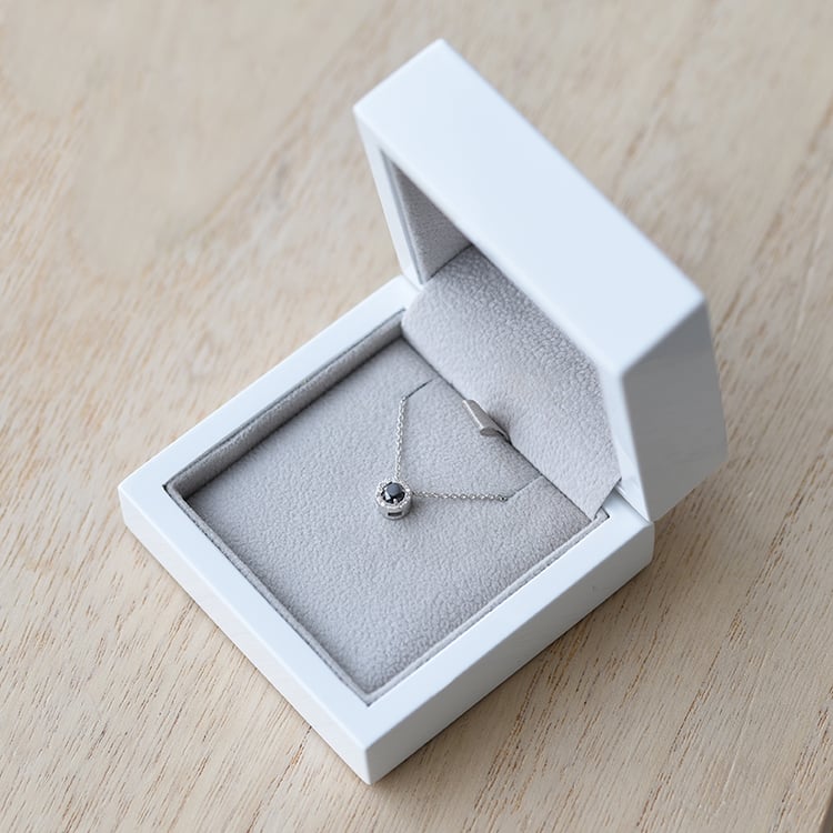 Náhrdelník s čiernym diamantom 62105