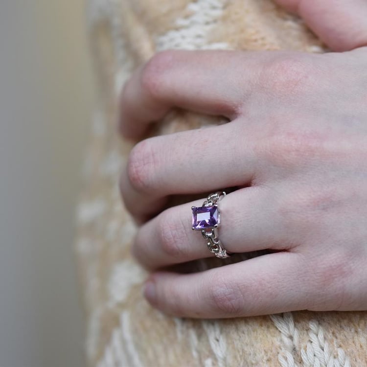 Ametyst v nádhernom striebornom prsteni 16513