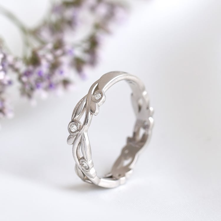 Jemný prsteň s dizajnom lístkov s lab-grown diamantmi Benton 105680