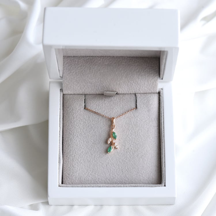 Smaragdový prívesok zo zlata 84956