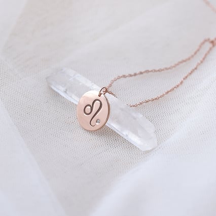 Strieborný prívesok so znamením a diamantom Lev