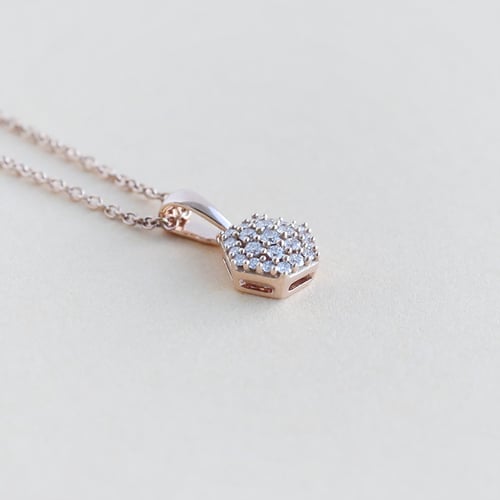 Prívesok v tvare hexagónu s lab-grown diamantmi Aliona