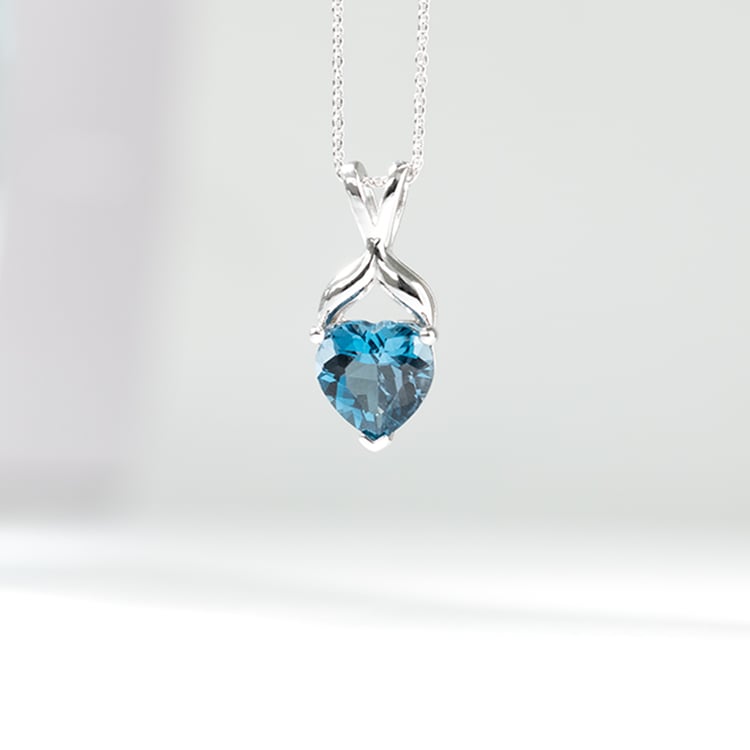 Strieborný prívesok so srdiečkovým topásom Xerafina 130656