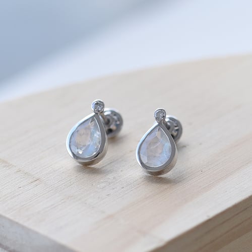 Zlaté náušnice s pear mesačnými kameňmi a diamanty so skrutkovacím zapínaním Ola