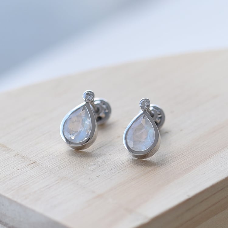 Zlaté náušnice s pear mesačnými kameňmi 65611