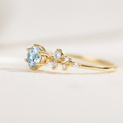 Zásnubný prsteň s akvamarínom a diamantmi Olha