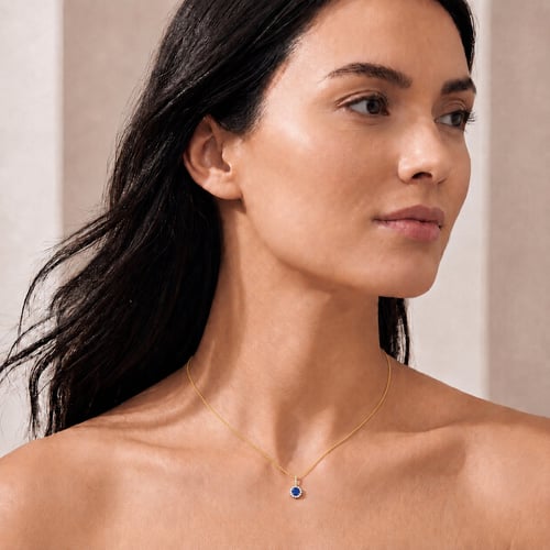 Strieborný elegantný prívesok s modrým zafírom a lab-grown diamantmi Harvey