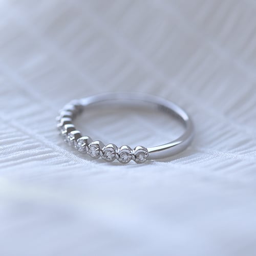 Biele lab-grown diamanty v eternity prsteni Lyssa