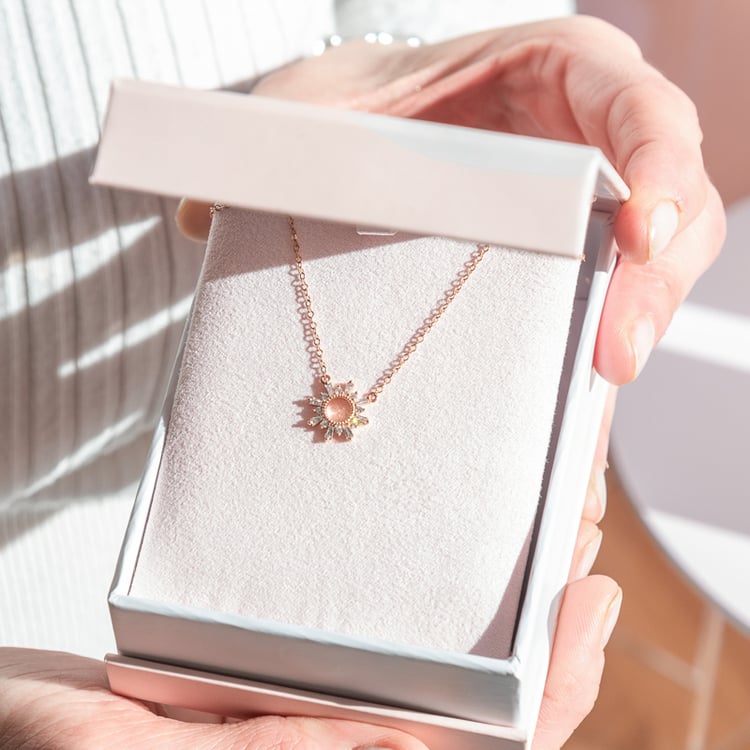 Náhrdelník s diamantovým slnkom Kaitlin 118617