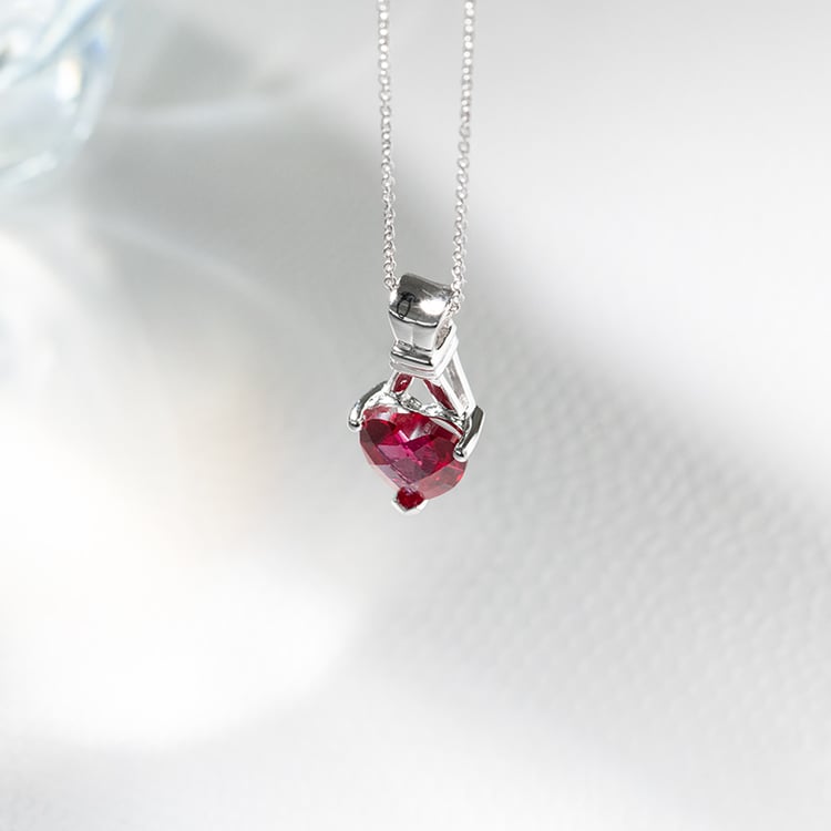 Strieborný prívesok s rubínom Tamarie 130815
