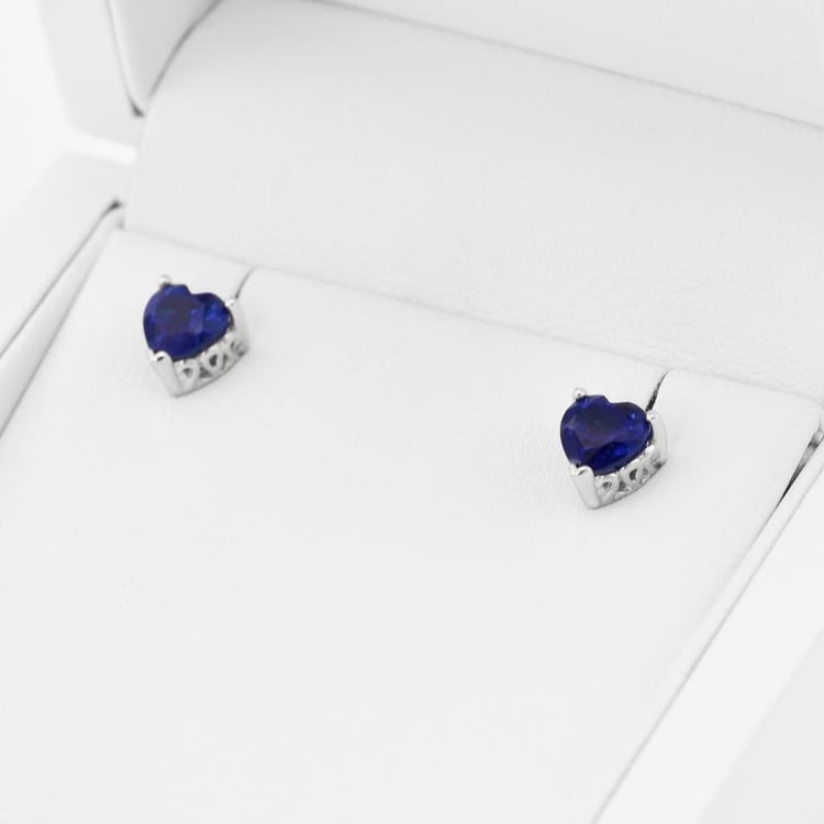 Zafírový prívesok 5702