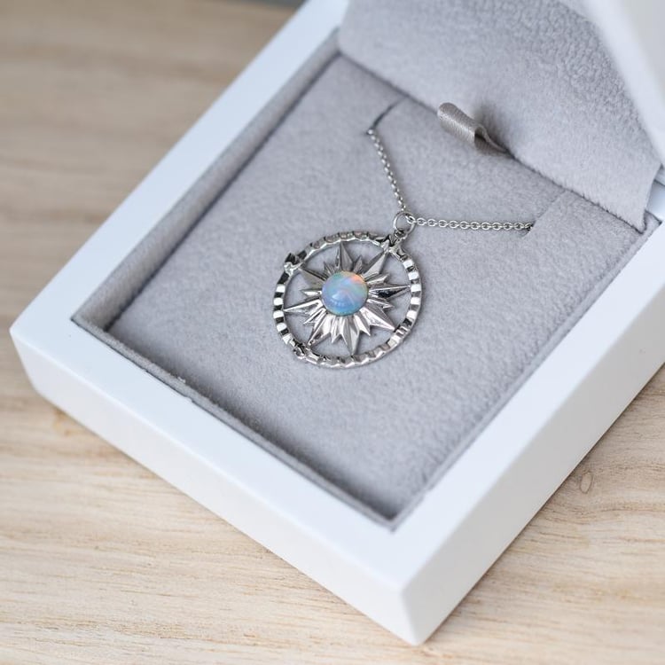 Zlatý náhrdelník s prírodným opálom 48266