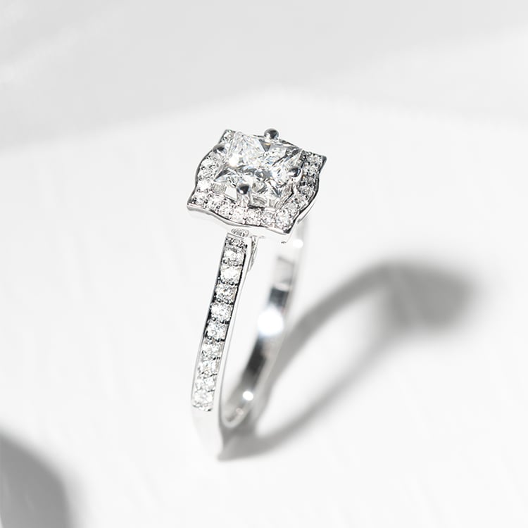 Halo zásnubný prsteň s princess diamantom Moani 126100