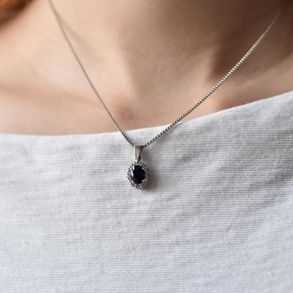 Prívesok so zafírom a diamantmi Katy