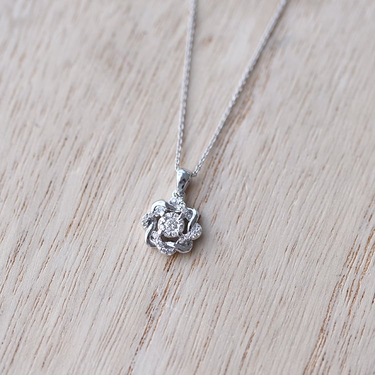 Kvetinový náhrdelník s diamantmi 59040