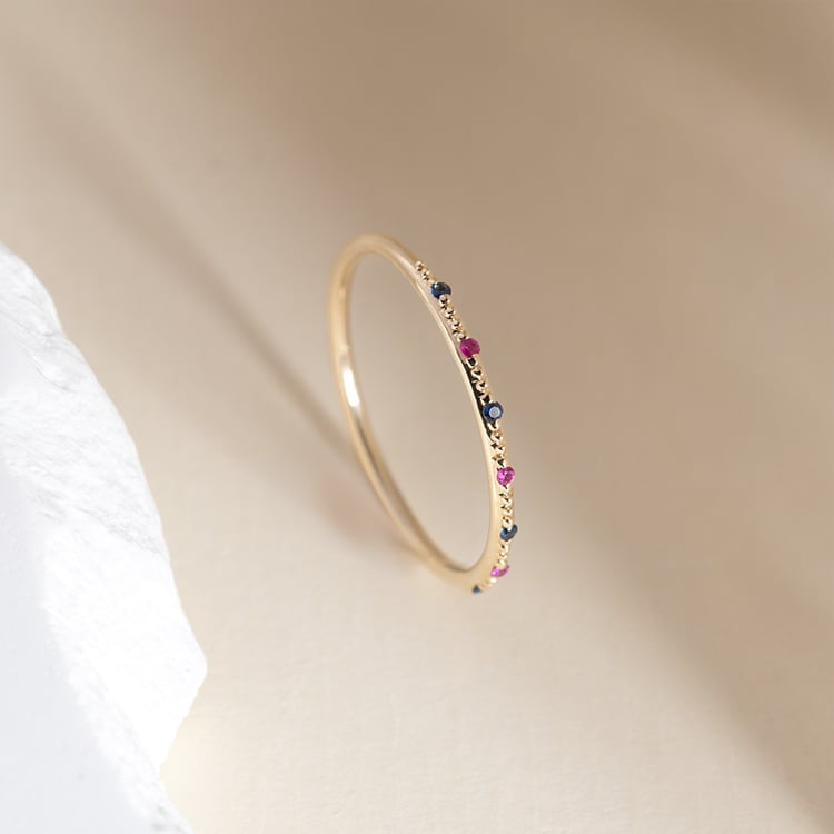 Minimalistický prsteň so zafírmi a rubínmi Tess 149659