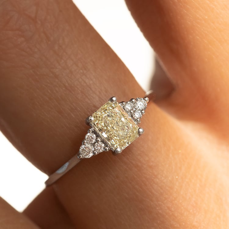 Zlatý zásnubný prsteň s 0.60ct GIA certifikovaným diamantom Rhea 139465