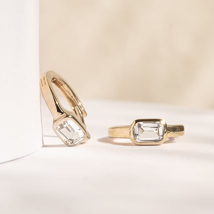 Strieborné pozlátené kruhové náušnice s bielymi topazmi Tinsley