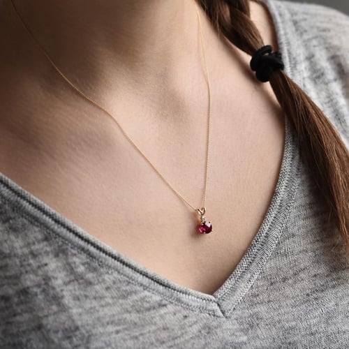 Zlatý rubínový prívesok s diamantom Endora