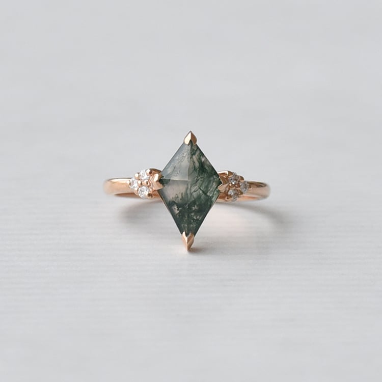 Jedinečný zlatý zásnubný prsteň 71590