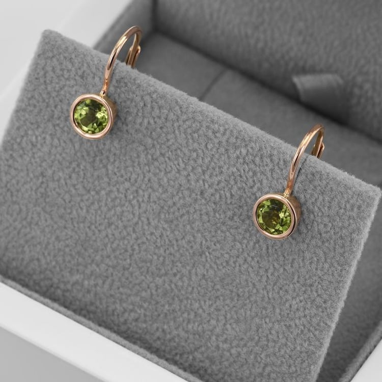 Visiace olivínové náušnice zo zlata 47693