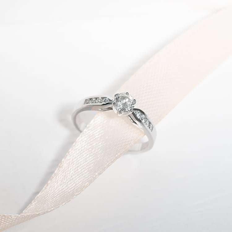 Zásnubný prsteň s diamantmi Cletia 125334