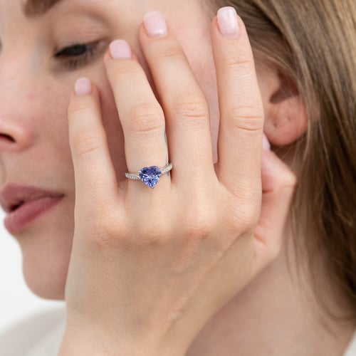 Zásnubný prsteň s tanzanitom a diamantmi Helias