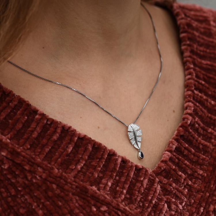 Strieborný prívesok so zafírom 50041