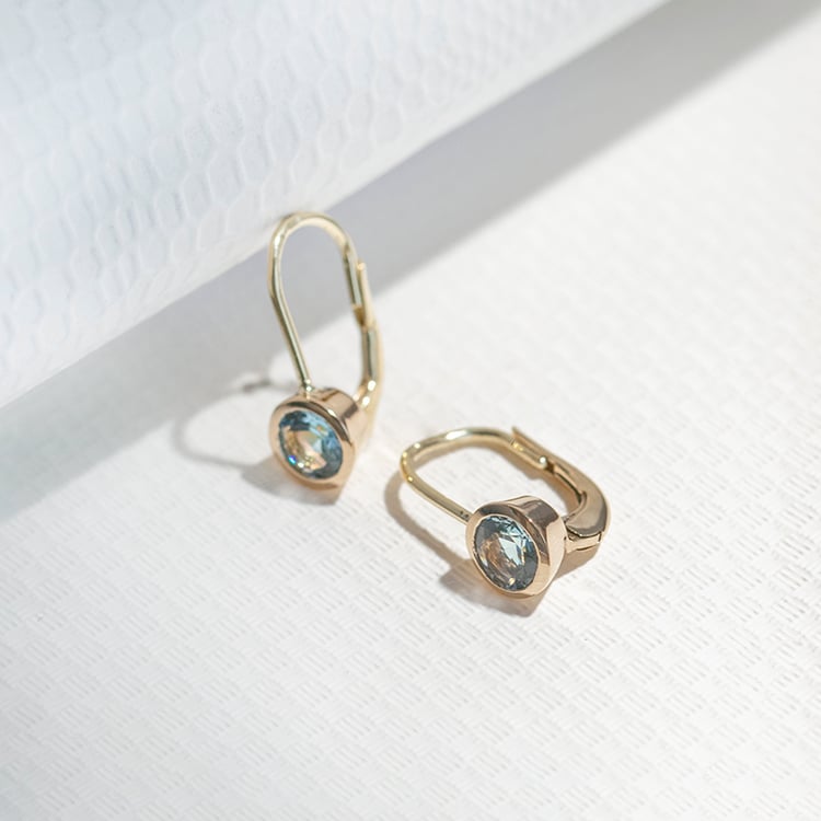 Zlaté visiace náušnice s akvamarínmi Christabel 111597