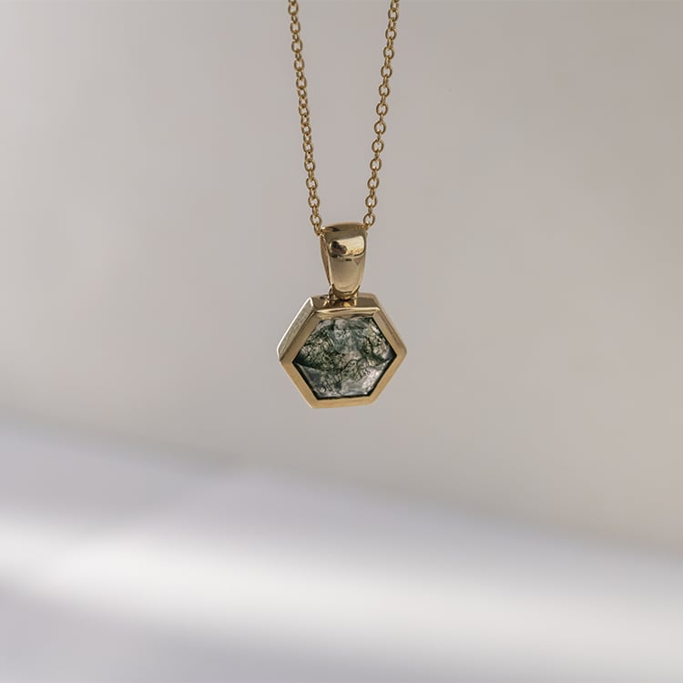 Elegantný prívesok s machovým achátom Mindy 121391