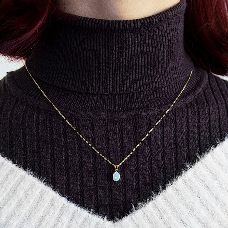 Prívesok s oválnym opálom Ellisha 110402