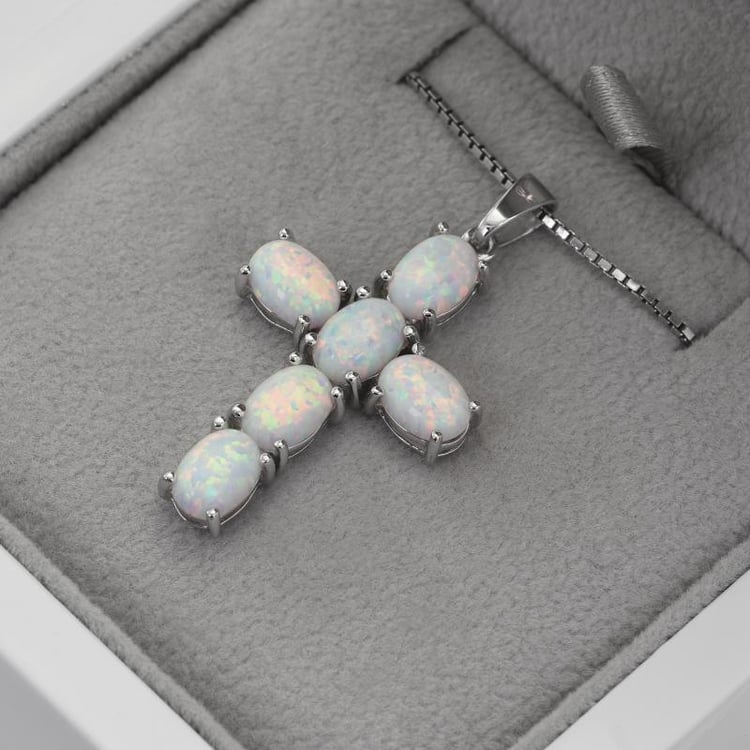 Prívesok s bielimi opálmi 50170