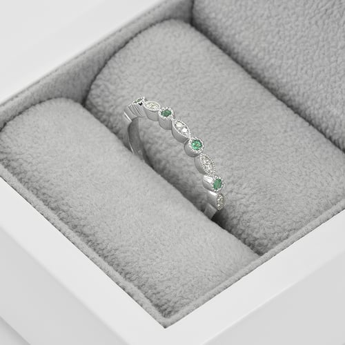 Zlatá eternity obrúčka so smaragdmi a diamantmi a plochý prsteň Harieta