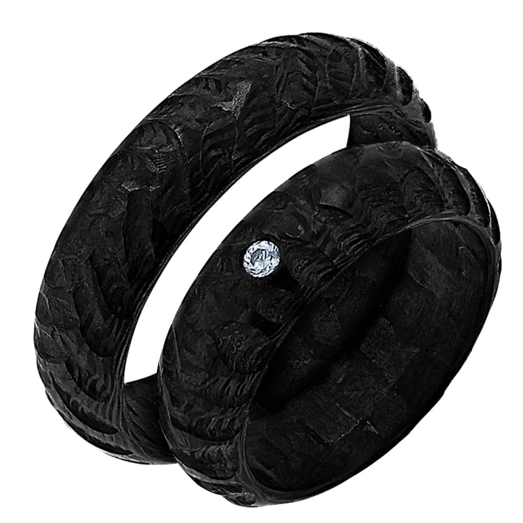 Karbónové snubné prstene s atypickým povrchom a diamantom Romilly