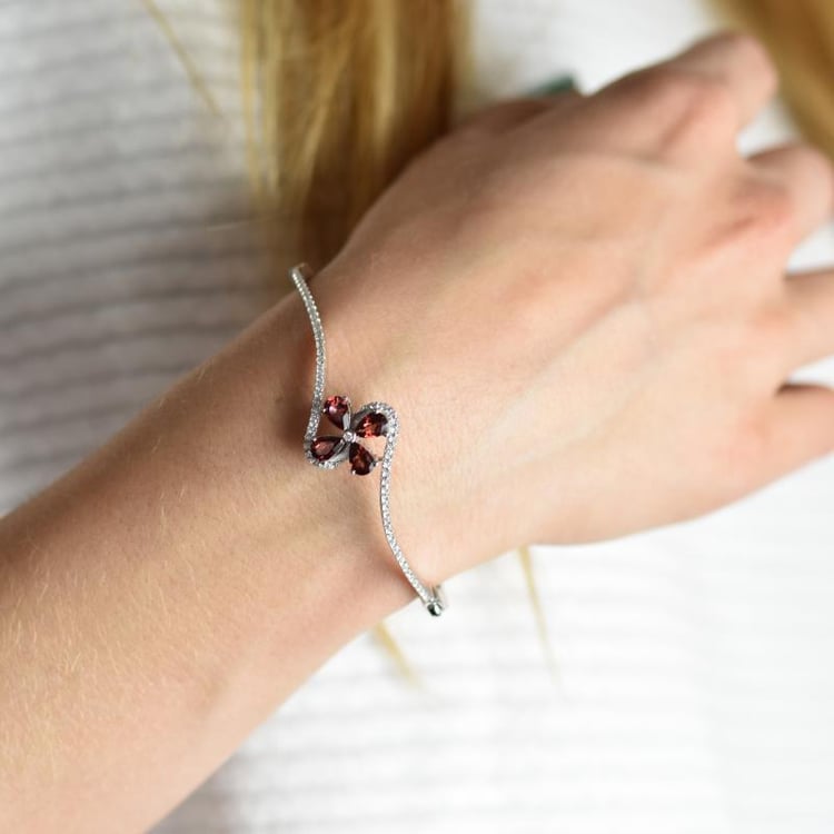 Strieborný náramok s granátovým kvetom 10880