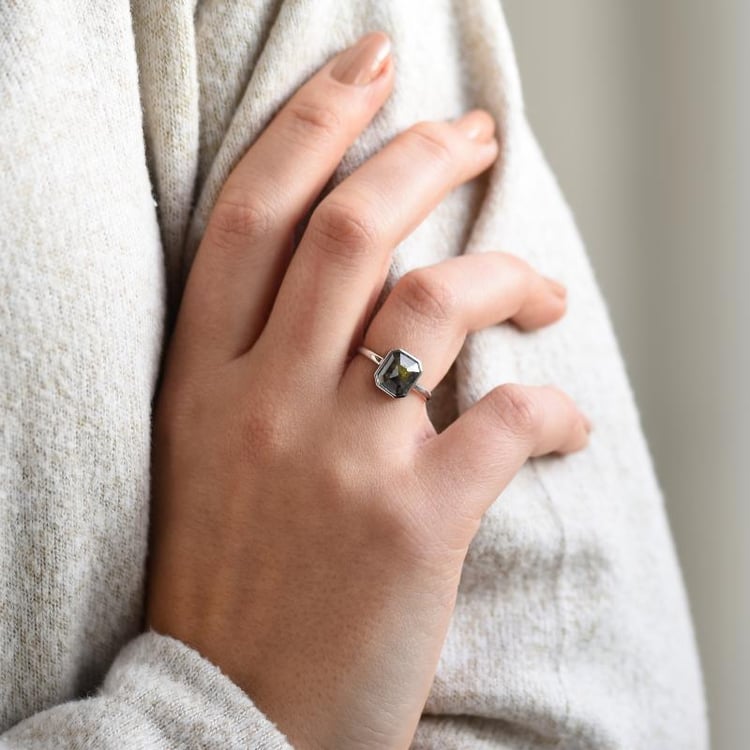 Prsteň s emerald salt´n´pepper diamantem 51022