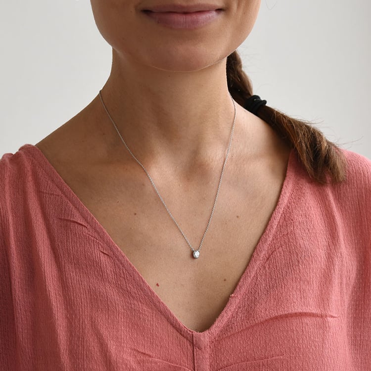 Zlatý náhrdelník s certifikovaným oval diamantom Safinaík s GIA certifikovaným oval diamantom 84680