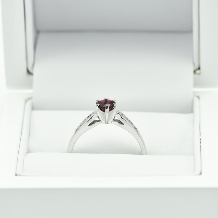 Zlatý prsteň s drahokamom 15664