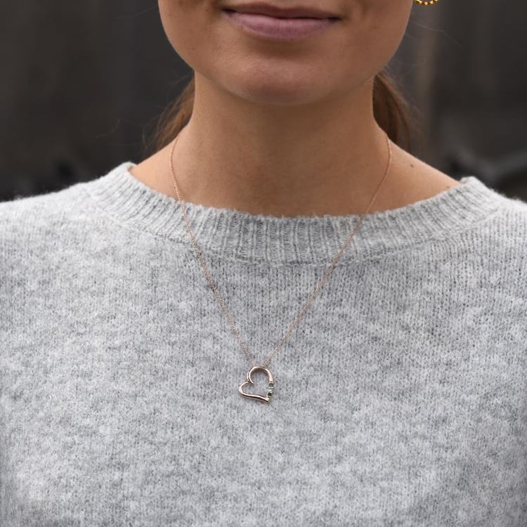 Zlaté srdiečko v náhrdelníku so smaragdmi a diamantom 52139